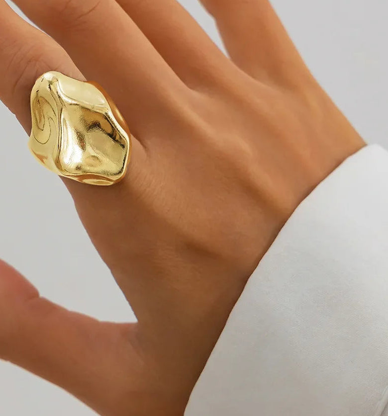 Wasserwellen-Ring – Moderner Glanz mit einzigartigem Design