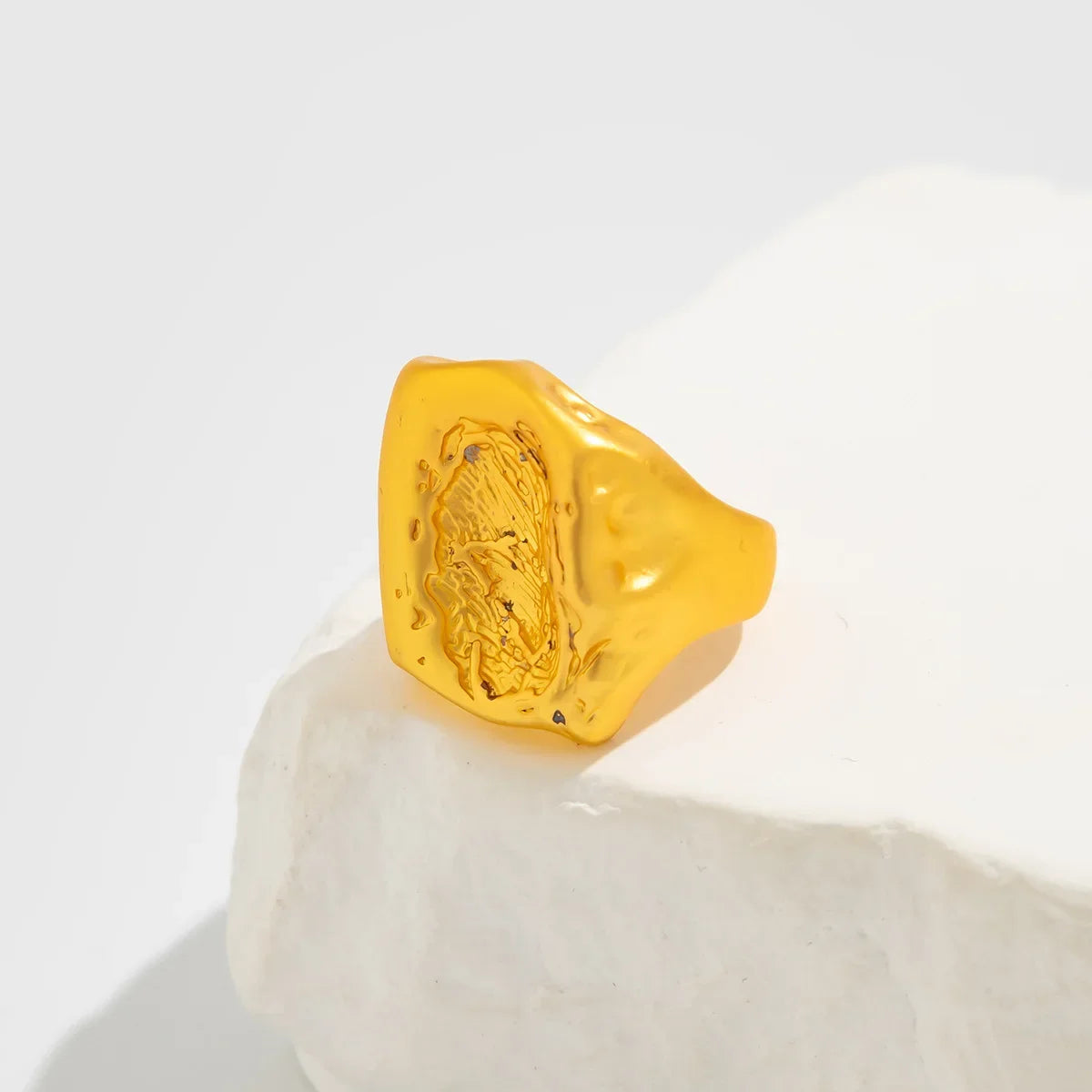 Wasserwellen-Ring – Moderner Glanz mit einzigartigem Design