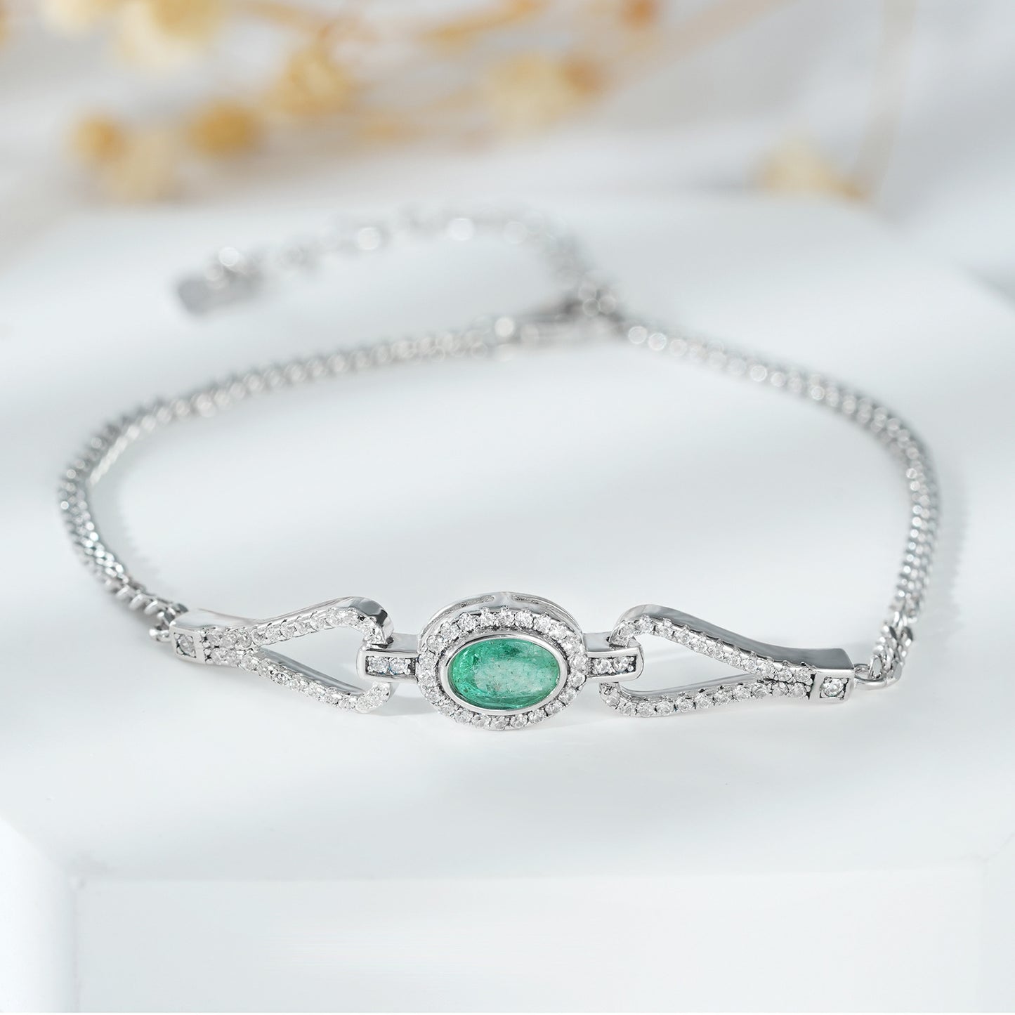 Elegantes Armband aus 925er Silber mit Smaragd und synthetischen Zirkonsteinen