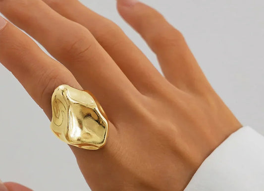 Wasserwellen-Ring – Moderner Glanz mit einzigartigem Design