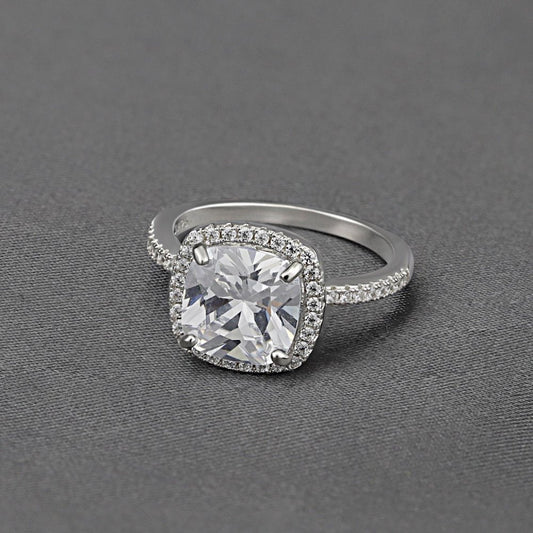 Ring aus 925 Sterlingsilber – „Light Luxury“ Damenring mit hochwertigem, breitem quadratischen Zirkonia-Stein