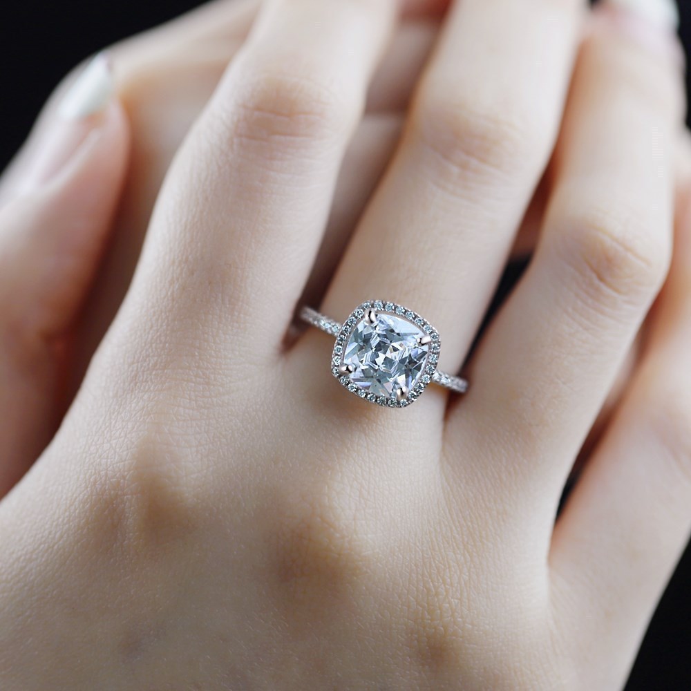 Ring aus 925 Sterlingsilber – „Light Luxury“ Damenring mit hochwertigem, breitem quadratischen Zirkonia-Stein