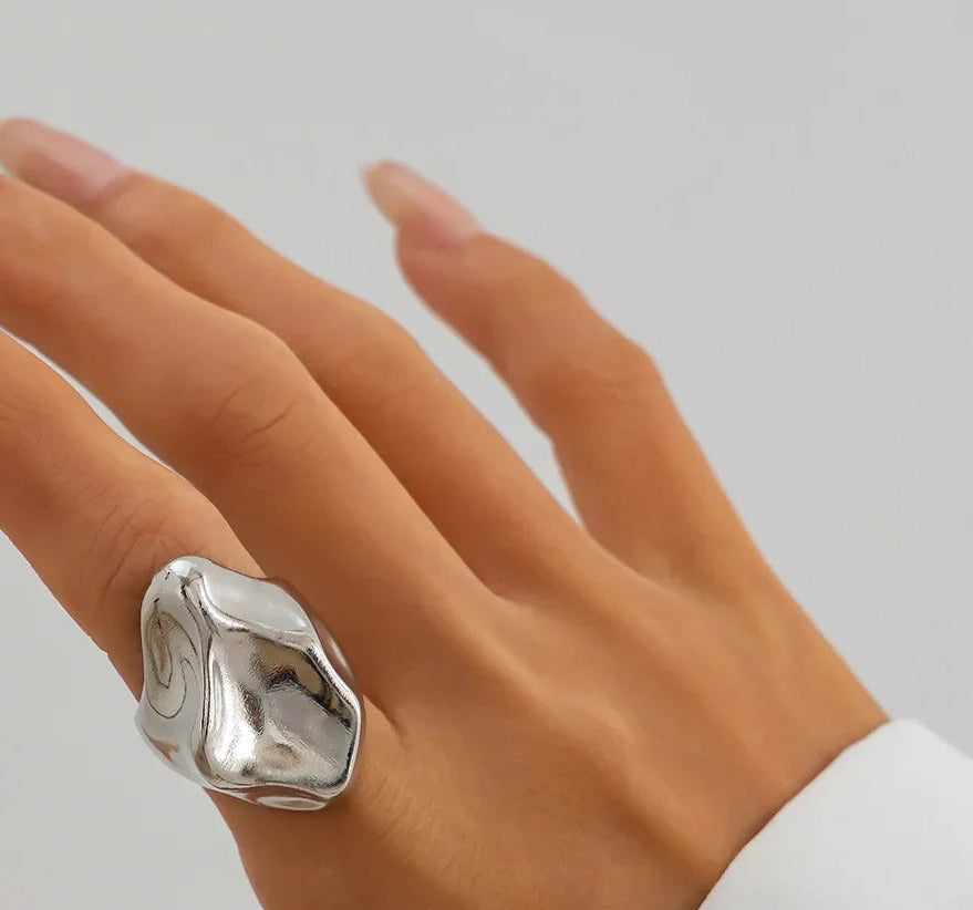 Wasserwellen-Ring – Moderner Glanz mit einzigartigem Design