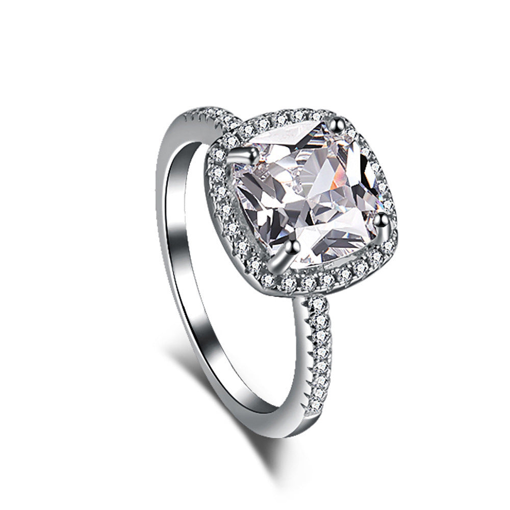 Ring aus 925 Sterlingsilber – „Light Luxury“ Damenring mit hochwertigem, breitem quadratischen Zirkonia-Stein