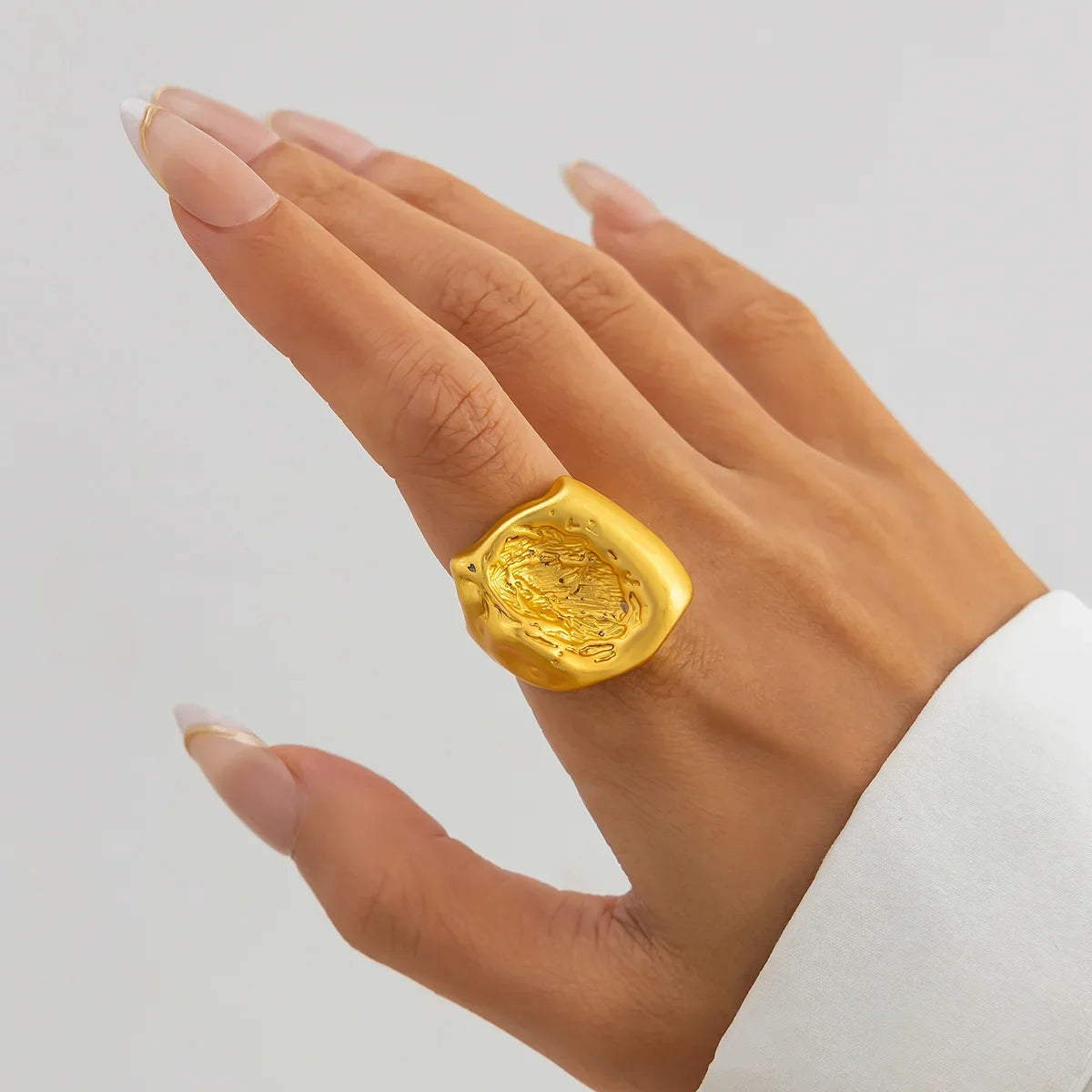 Wasserwellen-Ring – Moderner Glanz mit einzigartigem Design