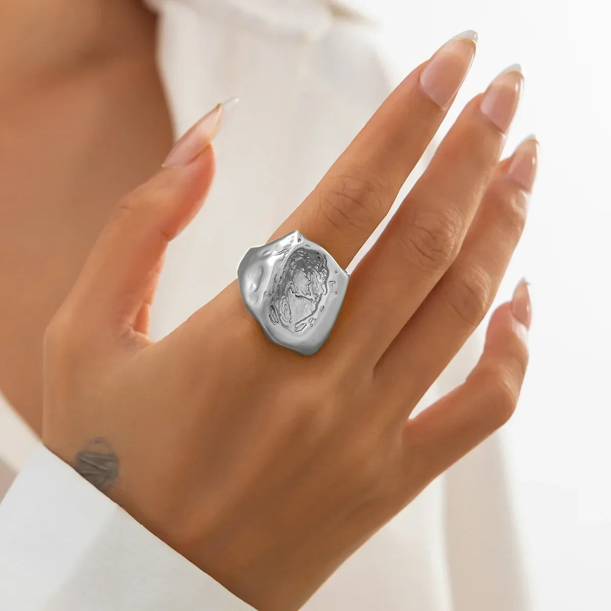 Wasserwellen-Ring – Moderner Glanz mit einzigartigem Design