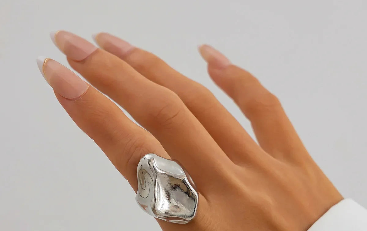 Wasserwellen-Ring – Moderner Glanz mit einzigartigem Design