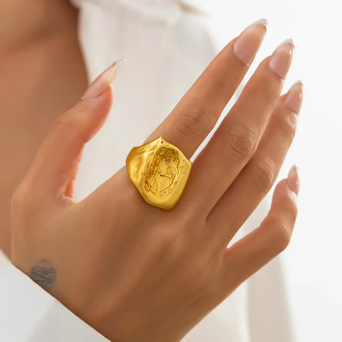 Wasserwellen-Ring – Moderner Glanz mit einzigartigem Design